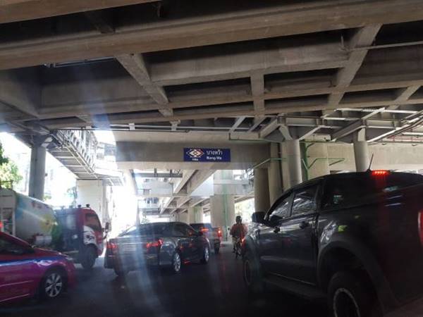 ขายตึกแถว สูง 4 ชั้น ติดสถานี Interchange บางหว้า เนื้อที่ 12 ตรว. ทำเลทอง